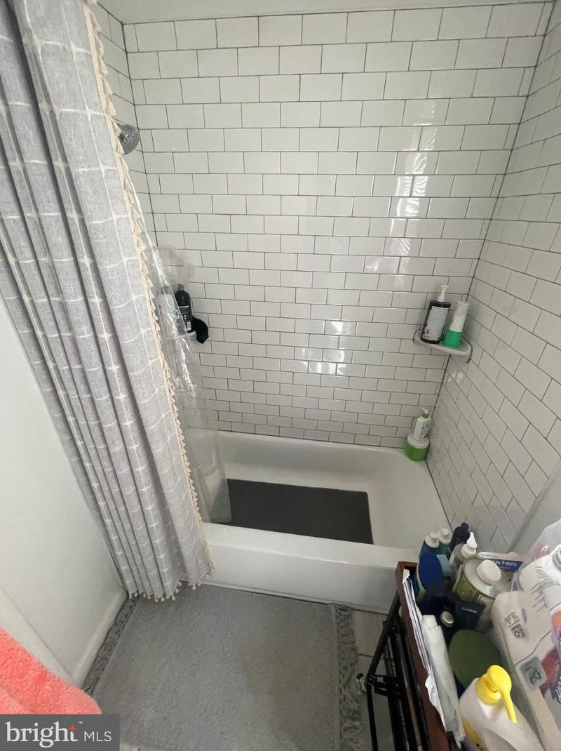 443 Walnut Ln, Philadelphia PA  19144-1054 exterior