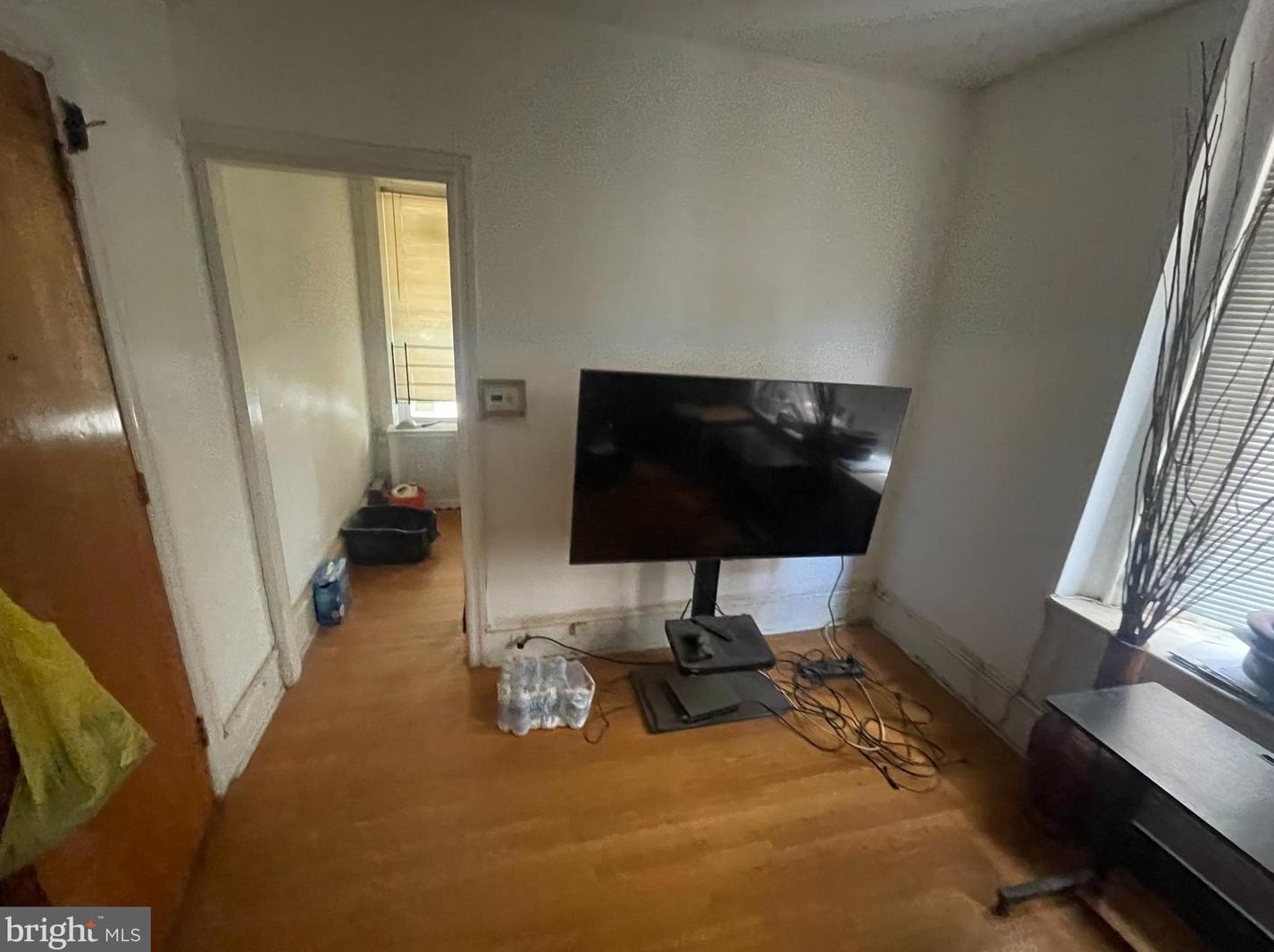 443 Walnut Ln, Philadelphia PA  19144-1054 exterior