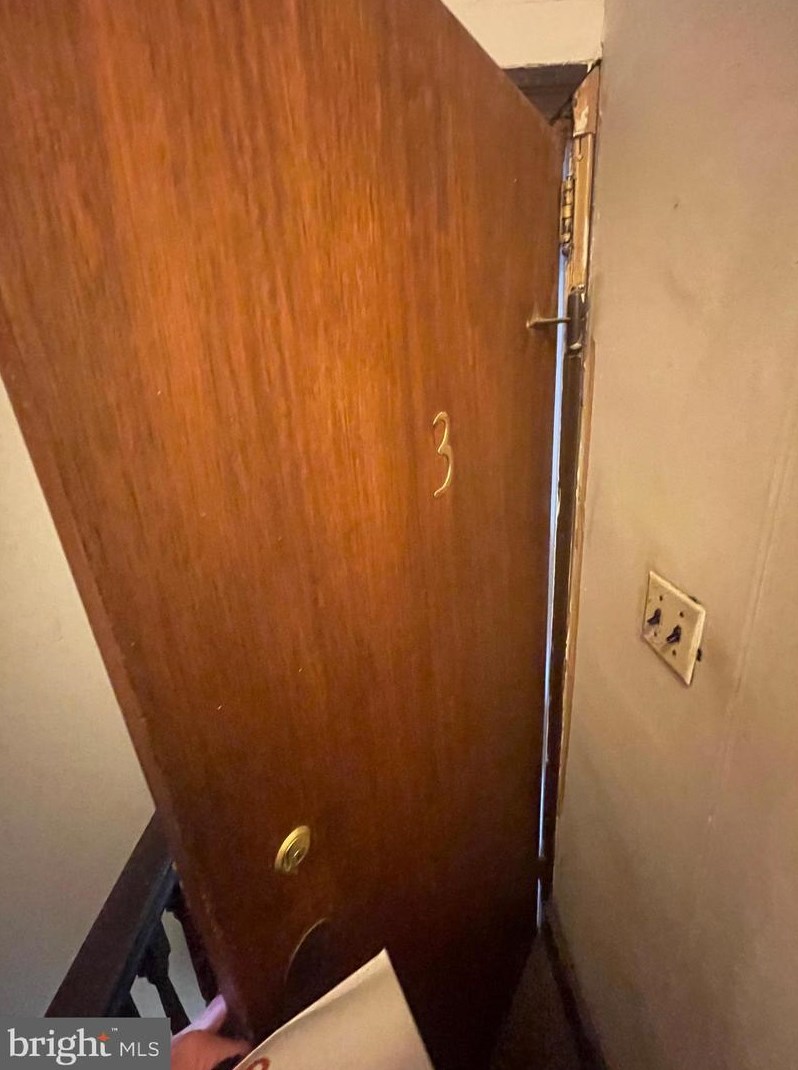 443 Walnut Ln, Philadelphia PA  19144-1054 exterior