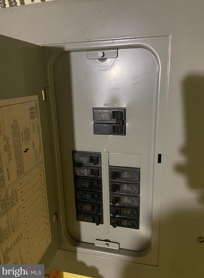 443 Walnut Ln, Philadelphia PA  19144-1054 exterior