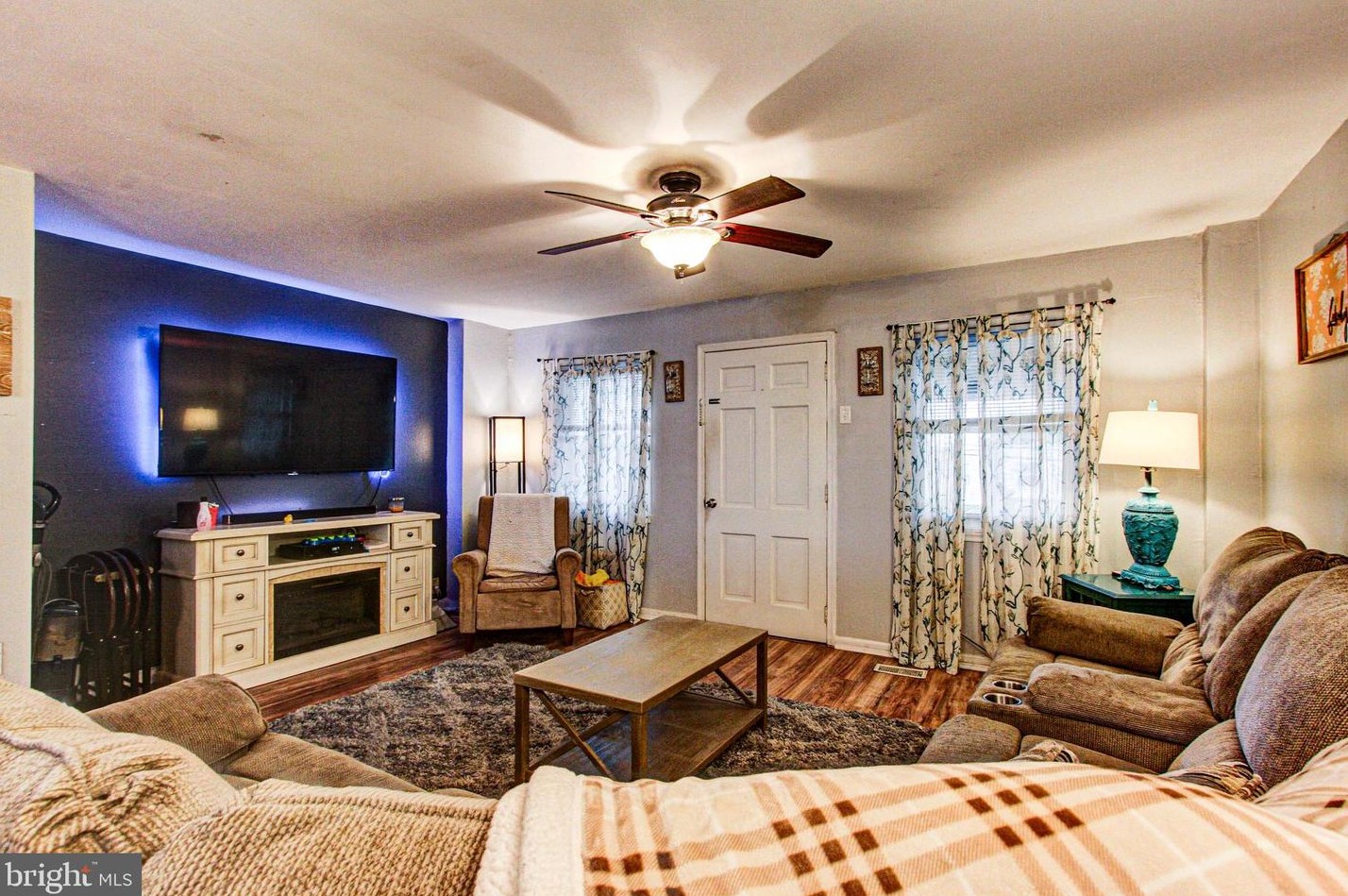 4276 Lawnside Rd, Philadelphia PA 19154-2804 exterior