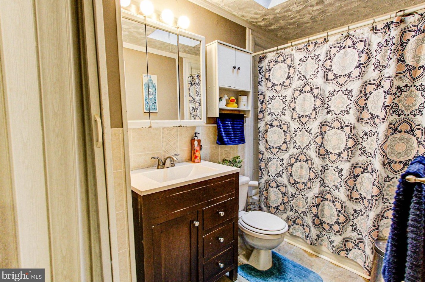 4276 Lawnside Rd, Philadelphia PA 19154-2804 exterior