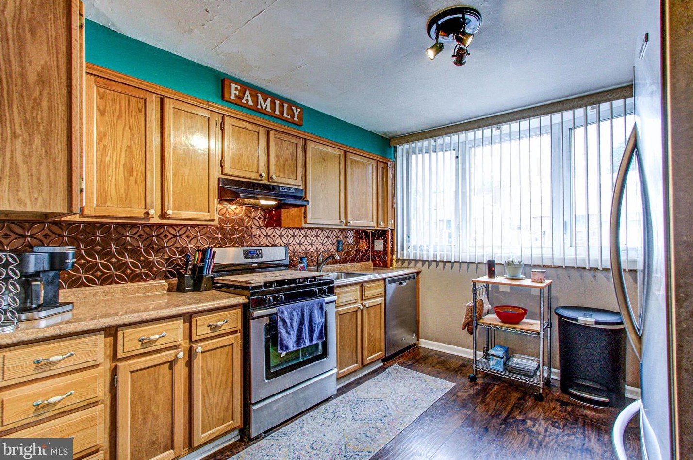 4276 Lawnside Rd, Philadelphia PA 19154-2804 exterior