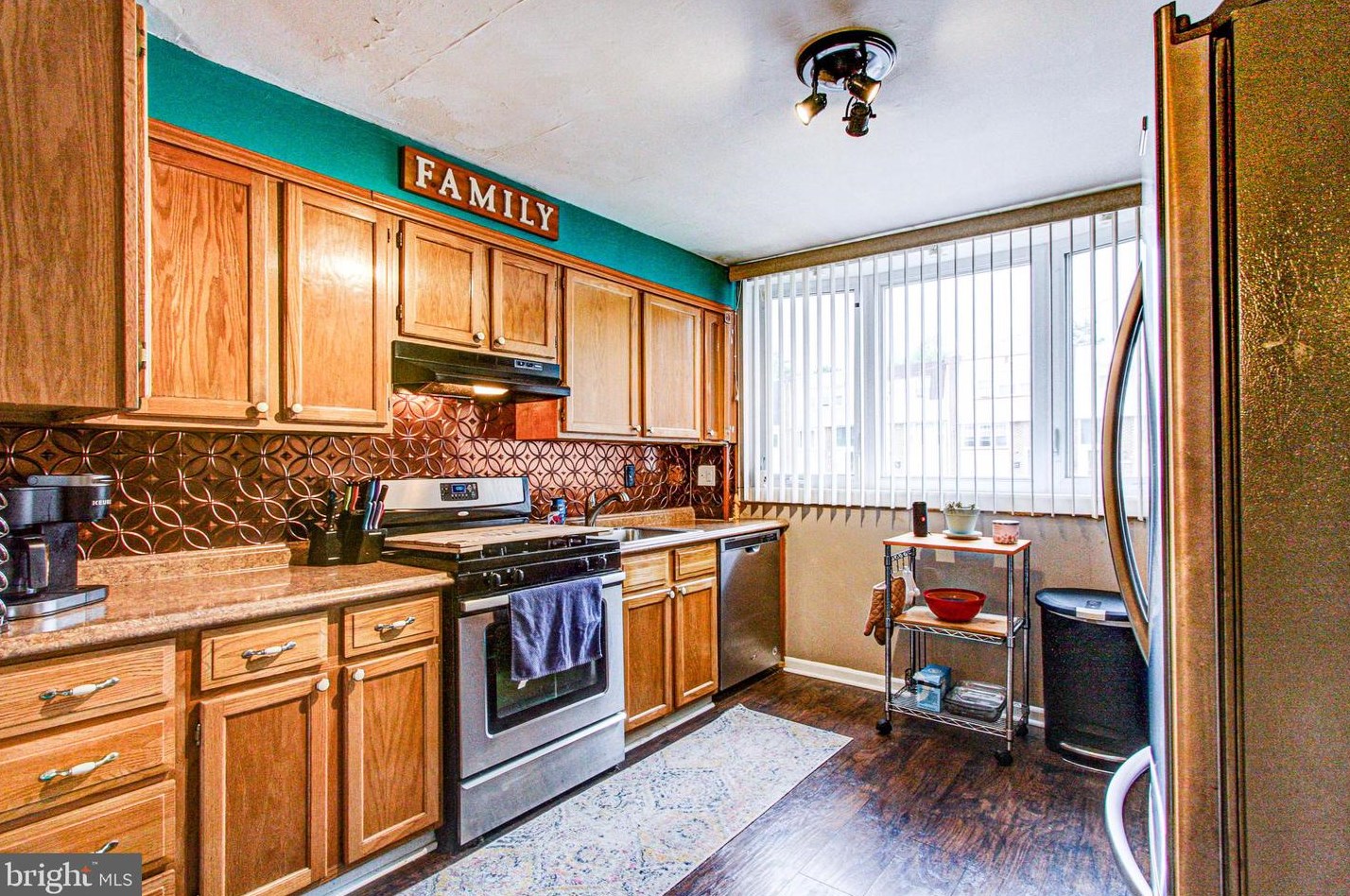 4276 Lawnside Rd, Philadelphia PA 19154-2804 exterior