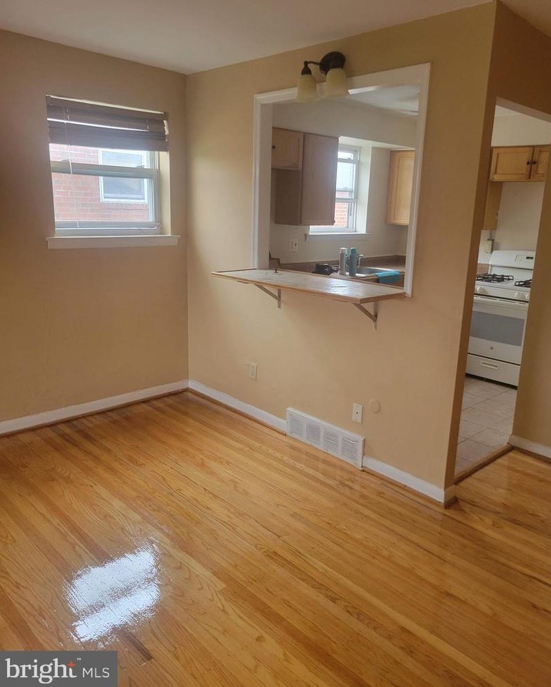9448 Lansford St, Philadelphia, PA 19114