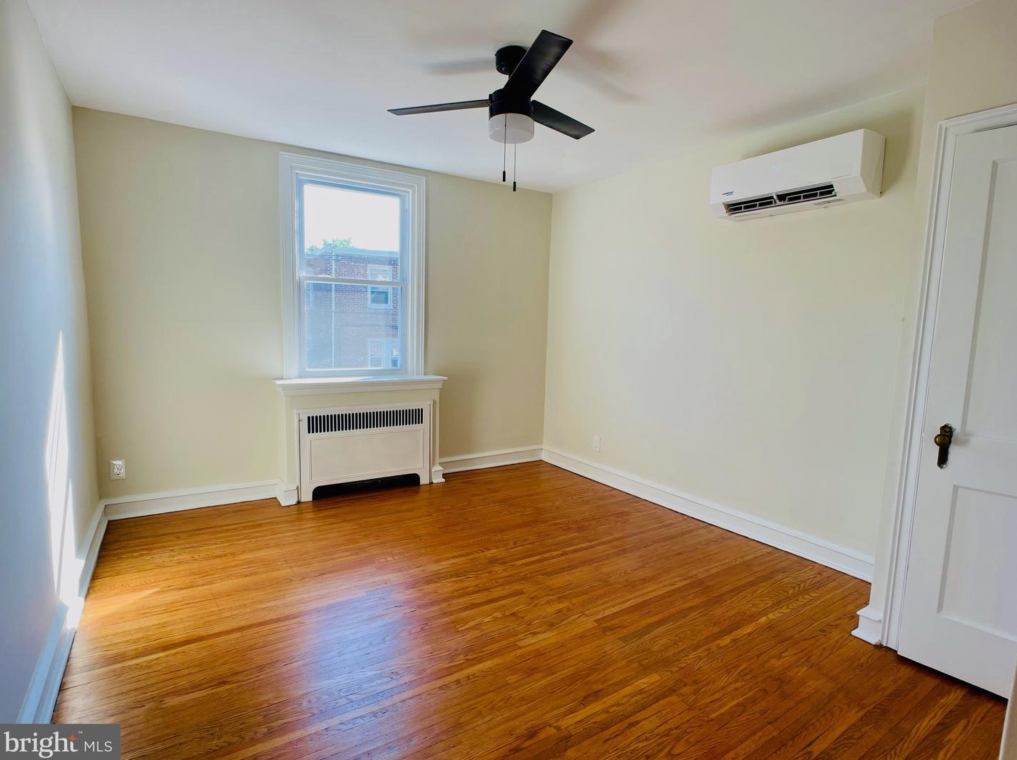 6647 Sprague St, Philadelphia PA  19119-3843 exterior