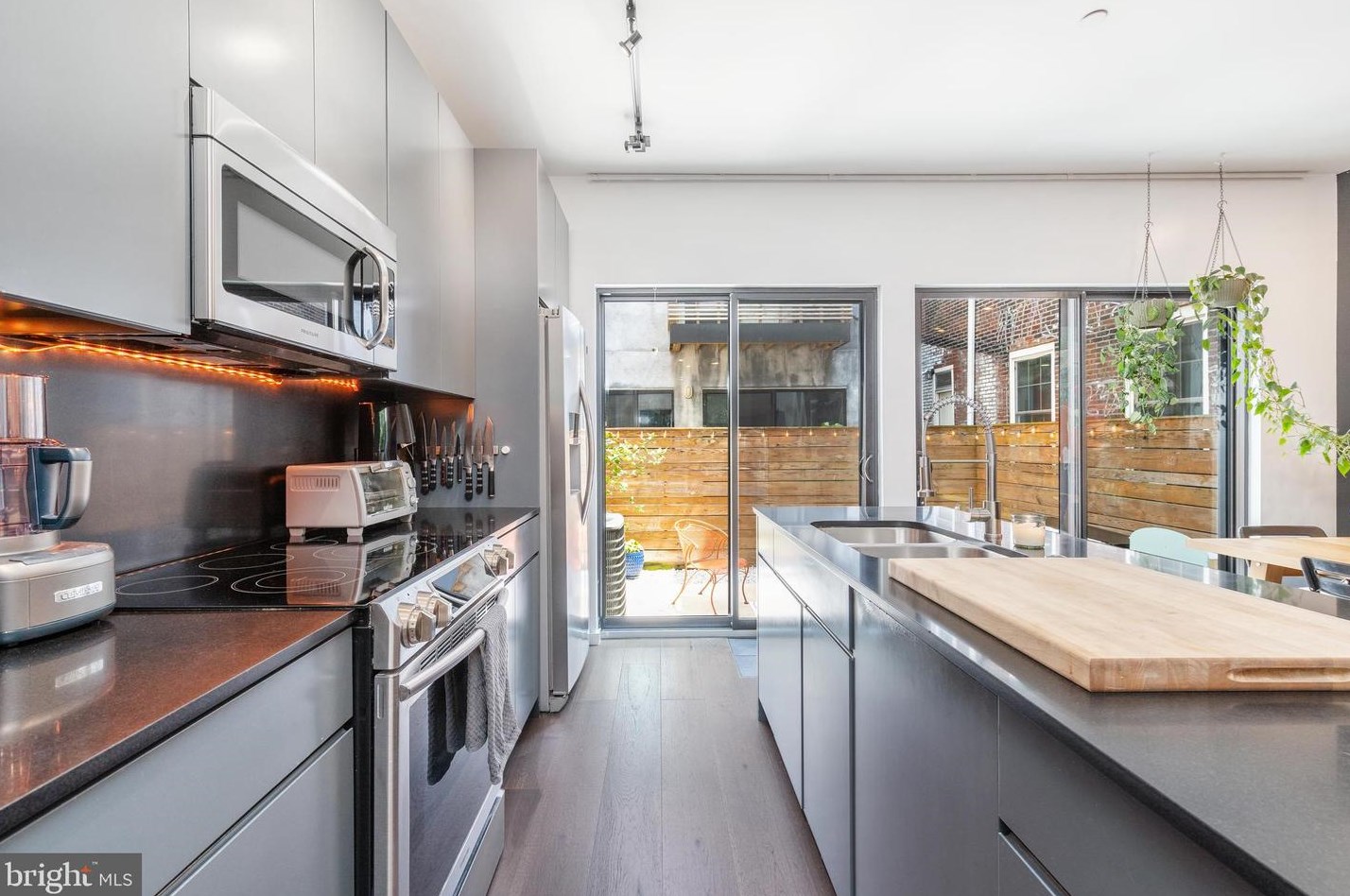 2227 Blair St, Philadelphia PA 19125-2001 exterior