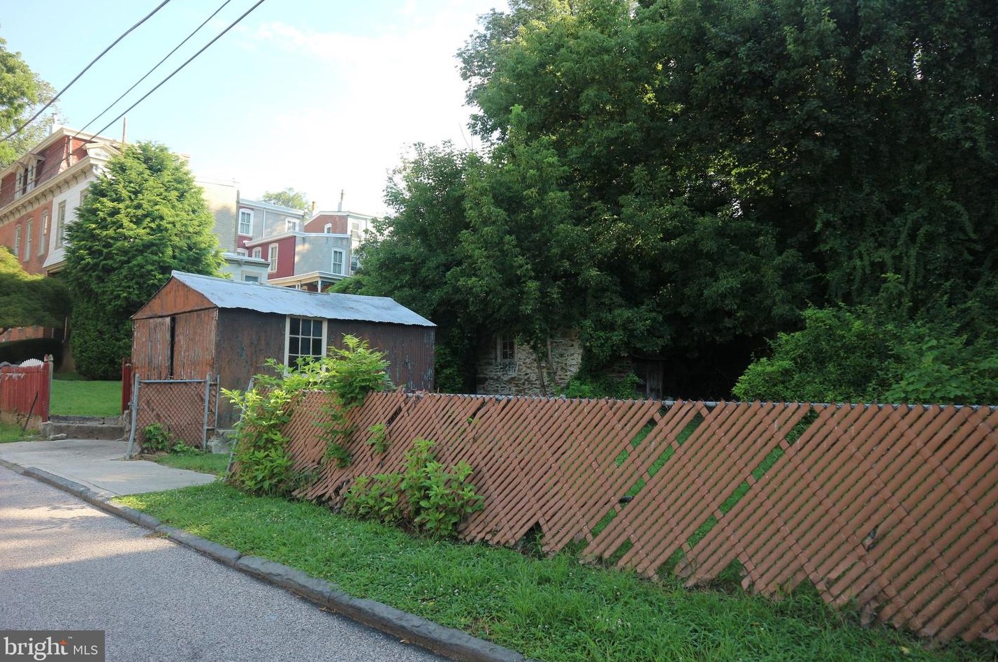 267 Grn Ln, Philadelphia PA 19128-2632 exterior