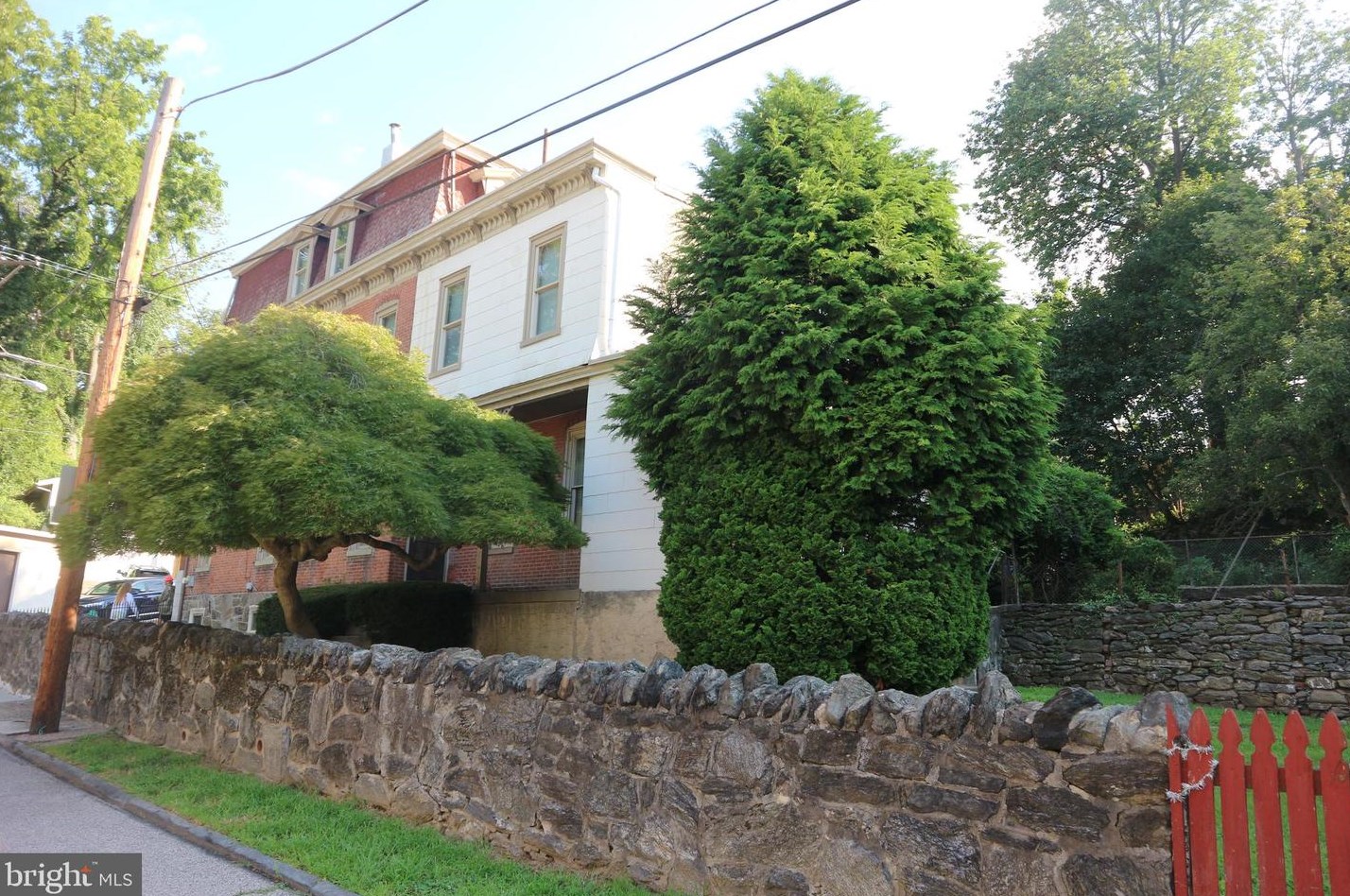 267 Grn Ln, Philadelphia PA 19128-2632 exterior