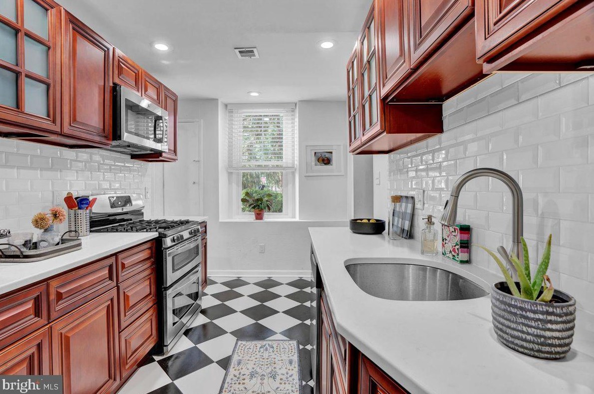 5545 Morton St, Philadelphia PA 19144-1330 exterior