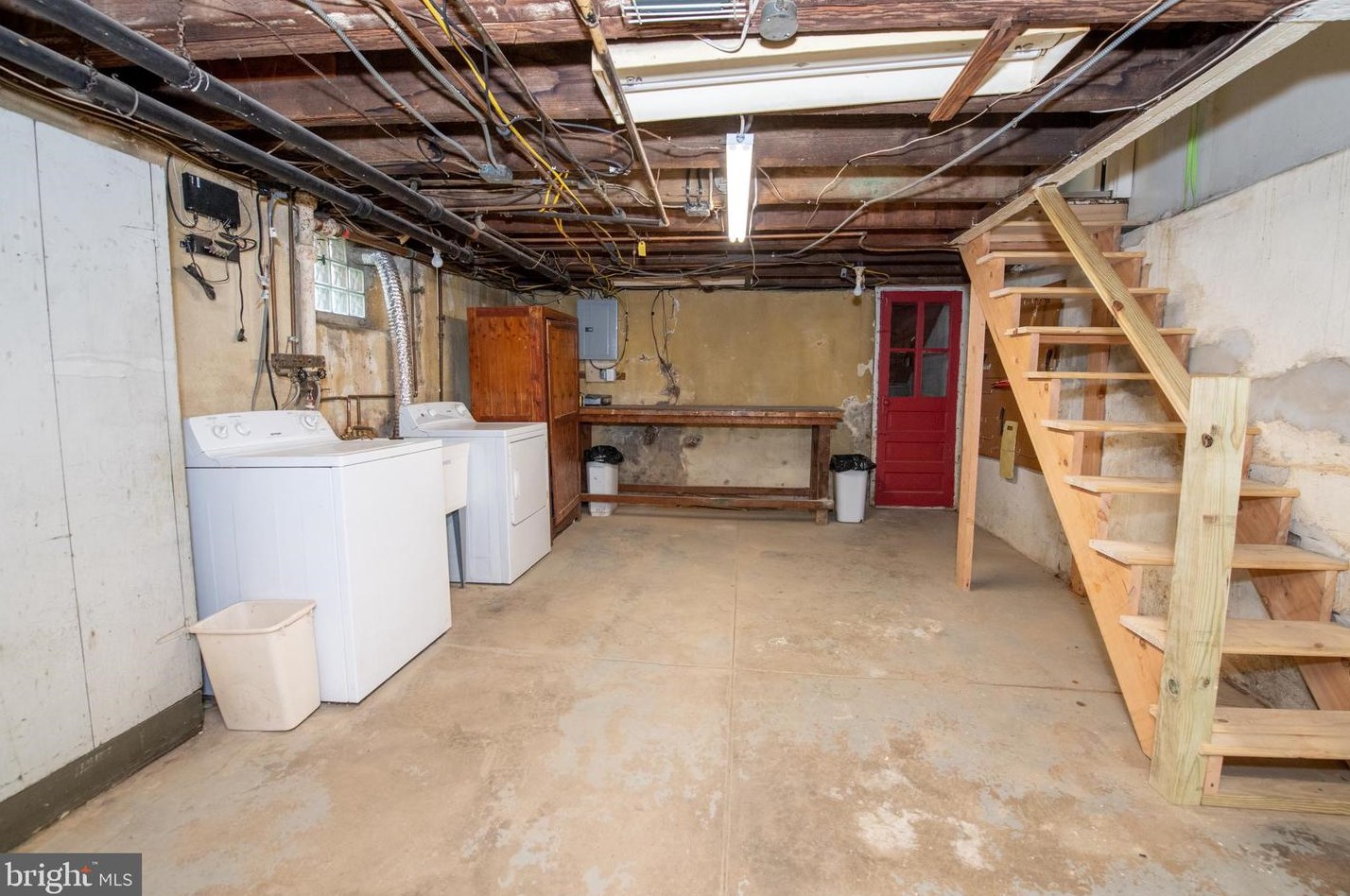 568 Sanger St, Philadelphia PA 19124-1106 exterior