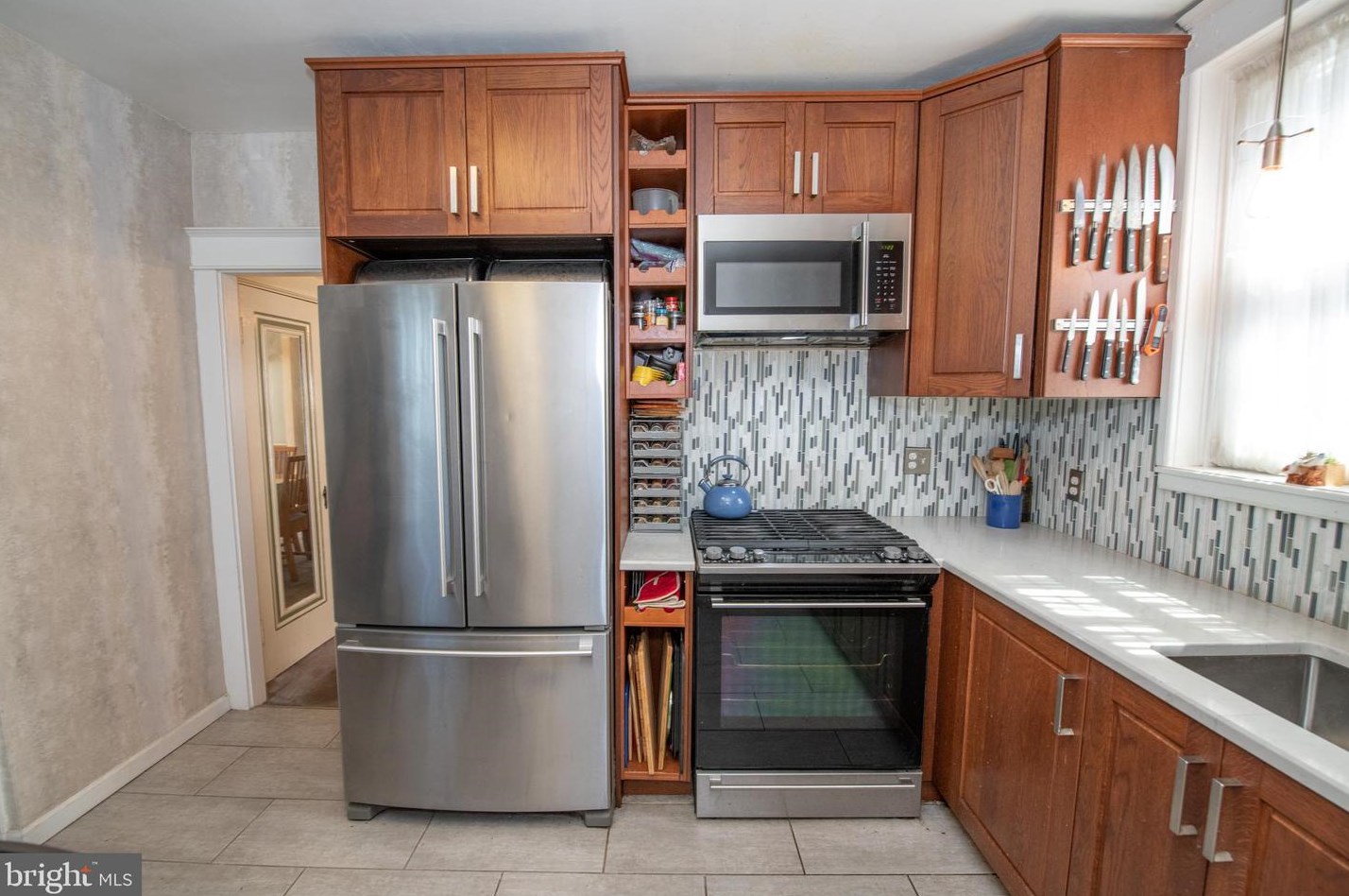 568 Sanger St, Philadelphia PA 19124-1106 exterior