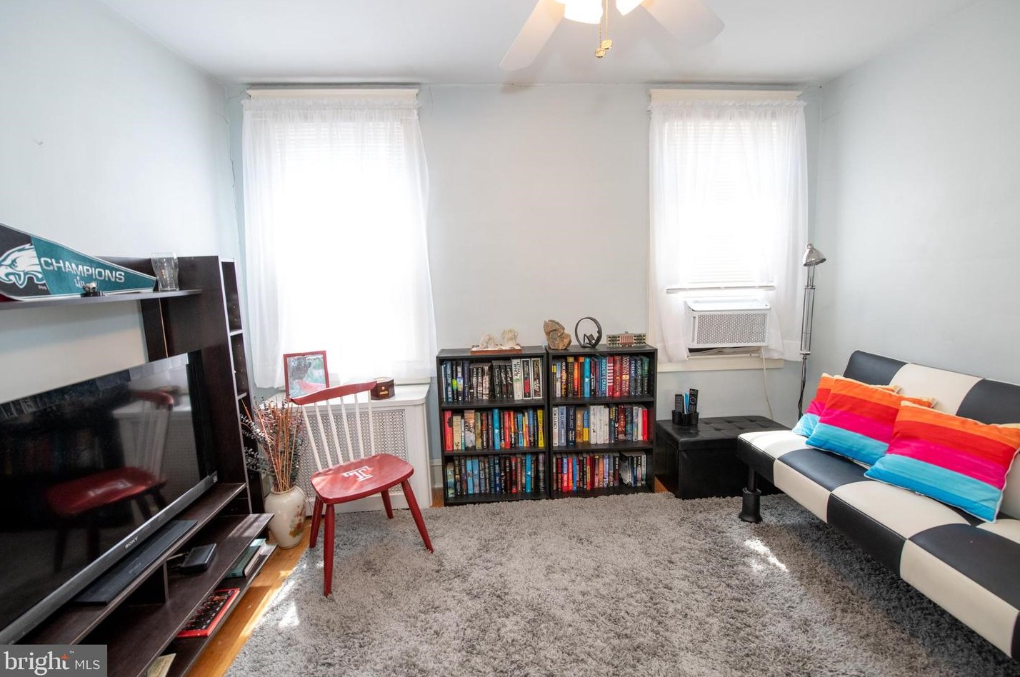 568 Sanger St, Philadelphia PA 19124-1106 exterior