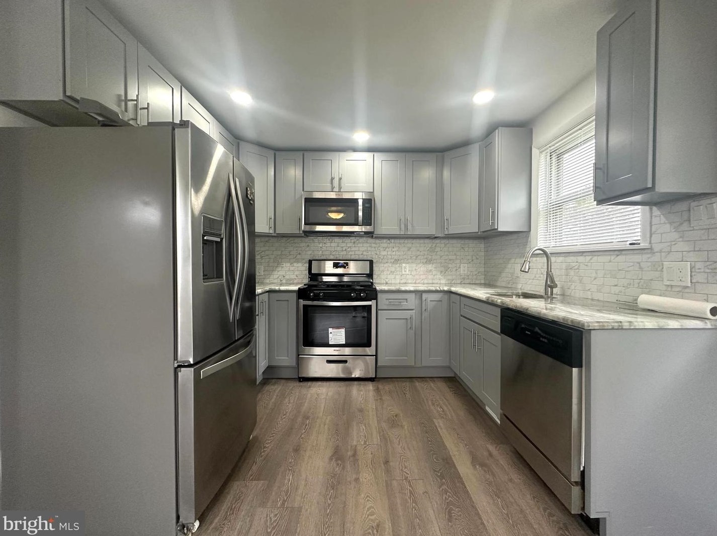 3210 Primrose Rd, Philadelphia PA  19114-2503 exterior