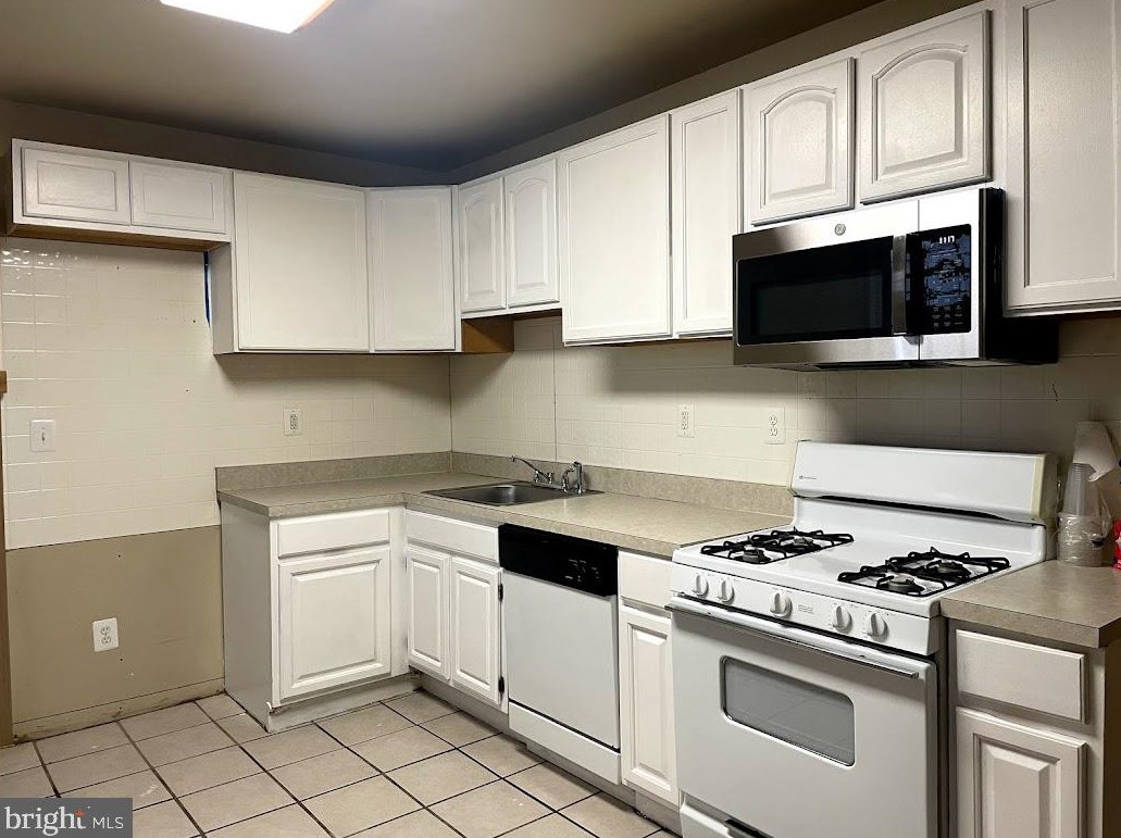 3224 Mount Vernon St, Philadelphia PA  19104-2026 exterior