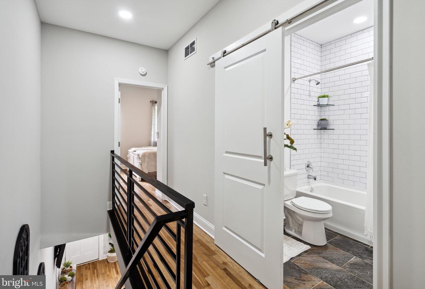 2410 Warnock St, Philadelphia PA  19148-3636 exterior