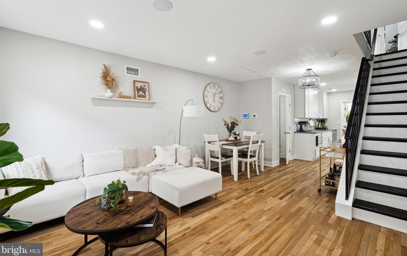2410 Warnock St, Philadelphia PA  19148-3636 exterior