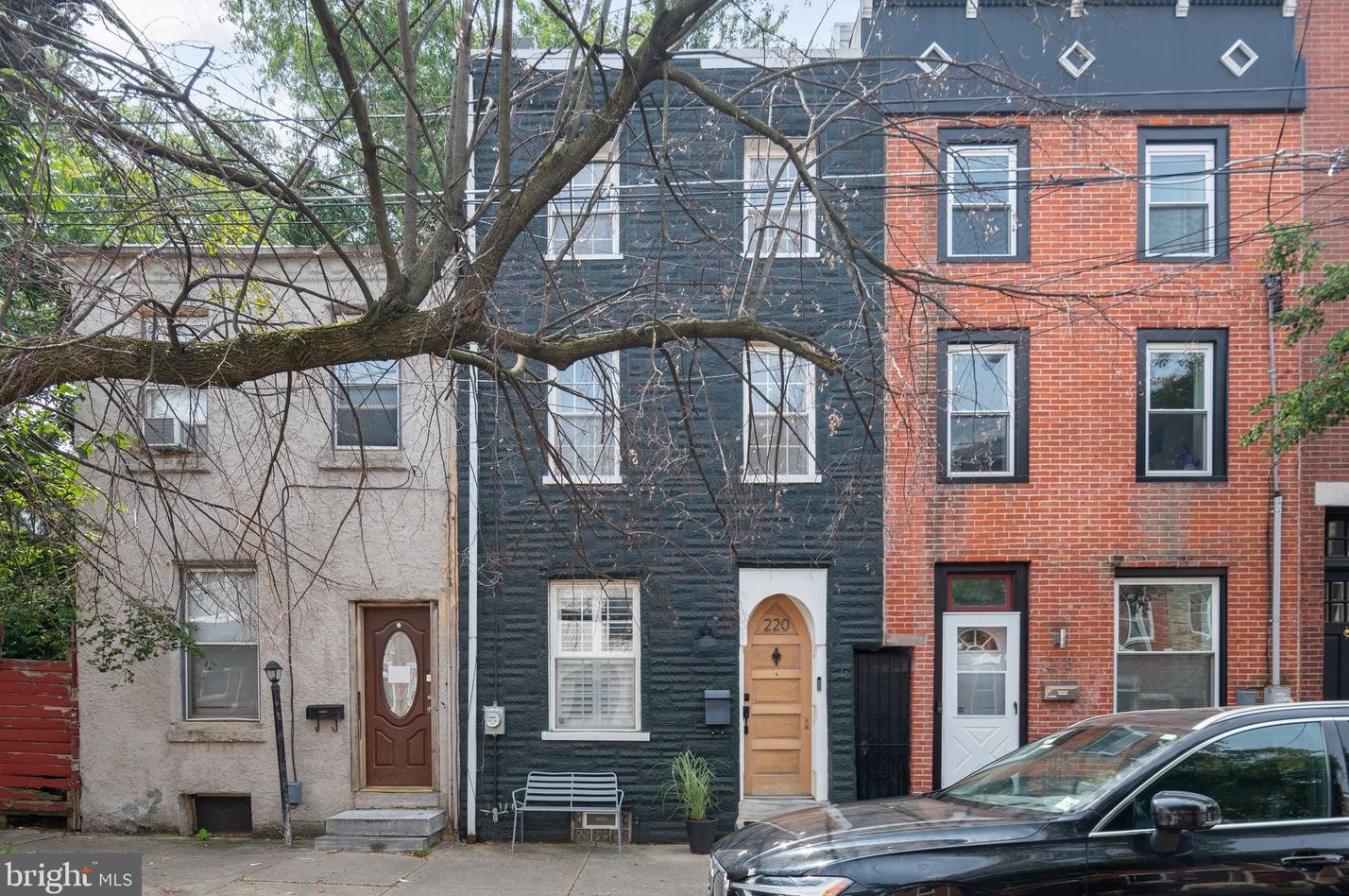 220 Thompson St, Philadelphia PA  19122-4452 exterior
