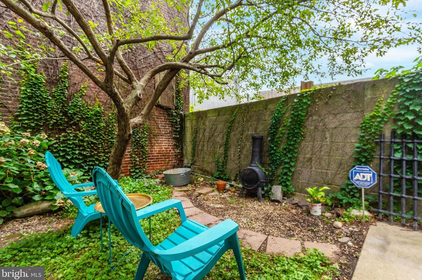 2142 Susquehanna Ave, Philadelphia PA 19121-1325 exterior