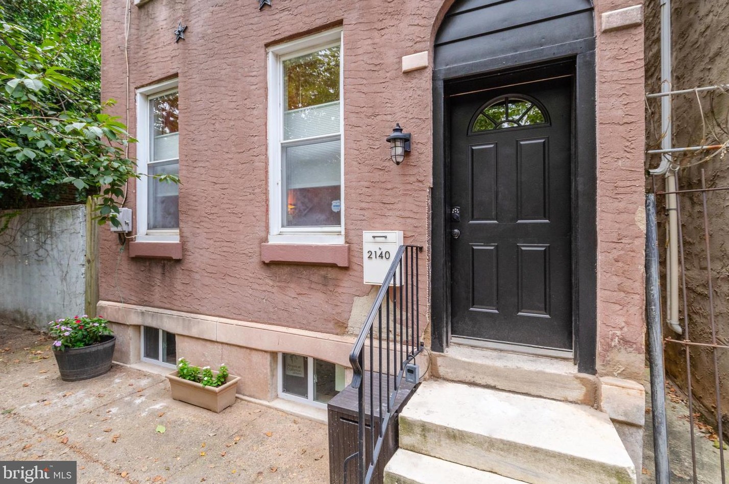 2142 Susquehanna Ave, Philadelphia PA 19121-1325 exterior