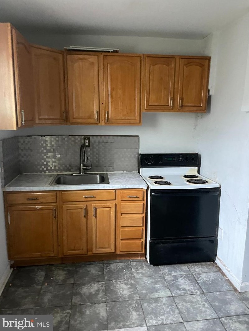 2553 Napa St, Philadelphia PA  19132-2917 exterior