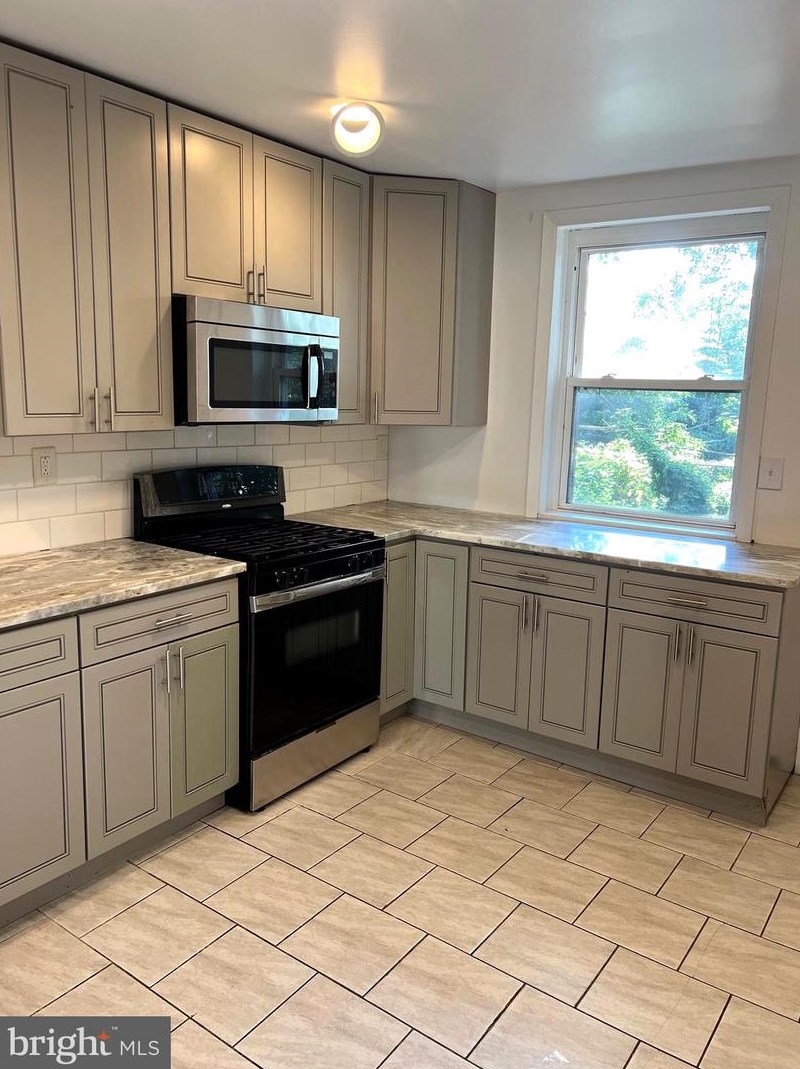 331 Felton St, Philadelphia PA 19151-3806 exterior