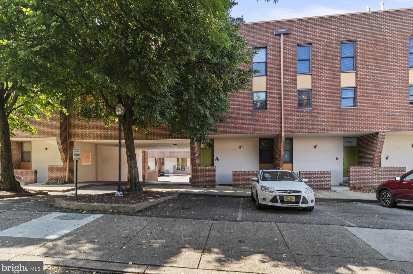 1918 Nectarine St, Philadelphia PA  19130-3845 exterior
