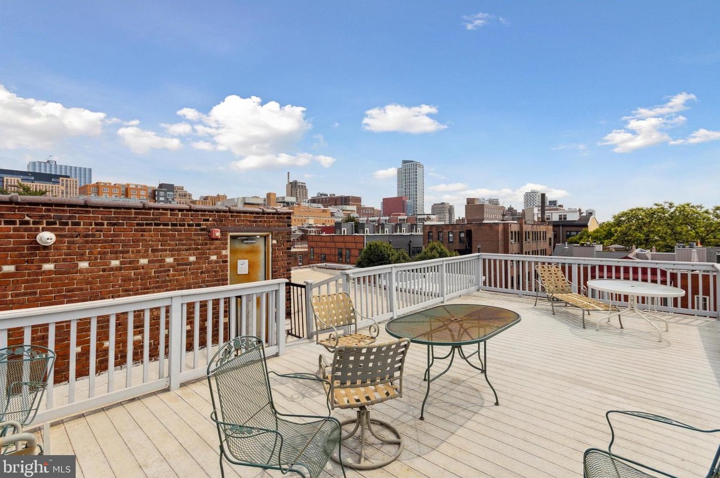 1137 Pine St, Philadelphia PA  19107-6050 exterior