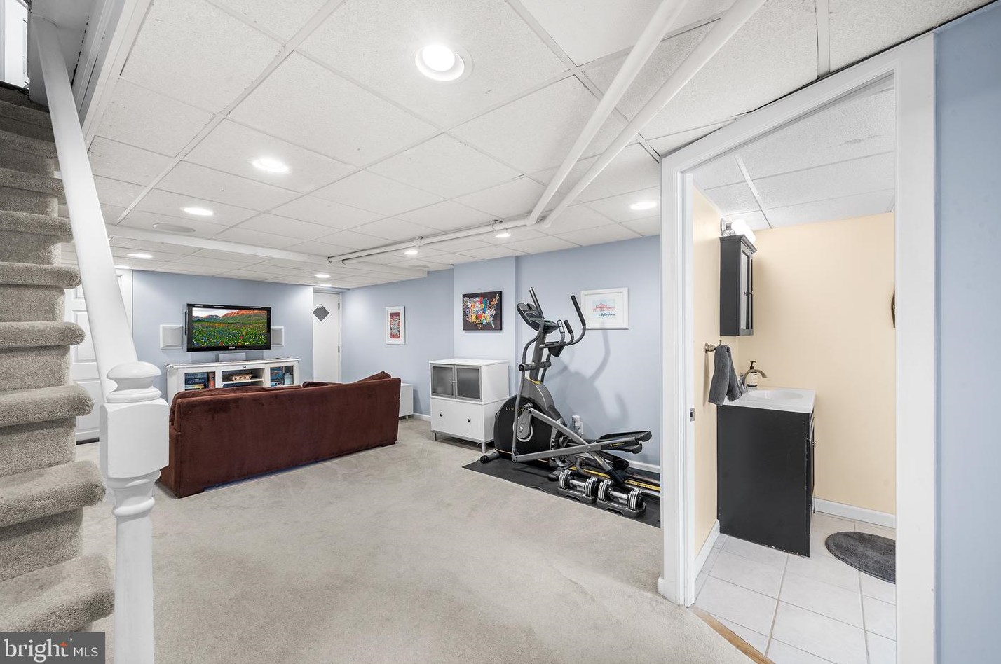 654 Wendover St, Philadelphia PA 19128-1719 exterior