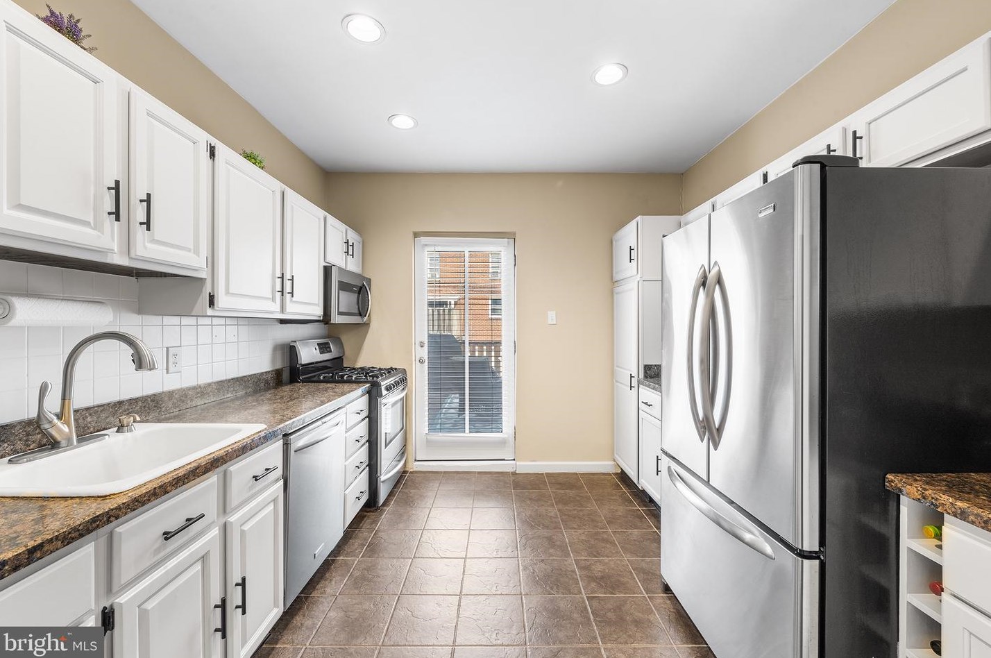 654 Wendover St, Philadelphia PA 19128-1719 exterior