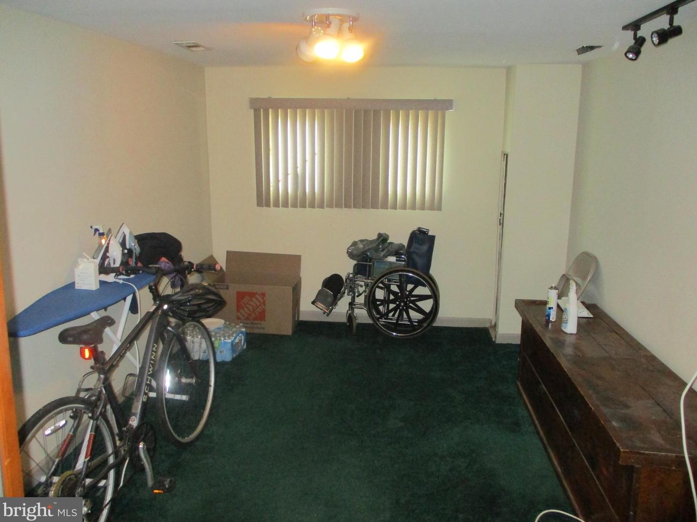 8730 Hargrave St, Philadelphia PA 19152-2134 exterior