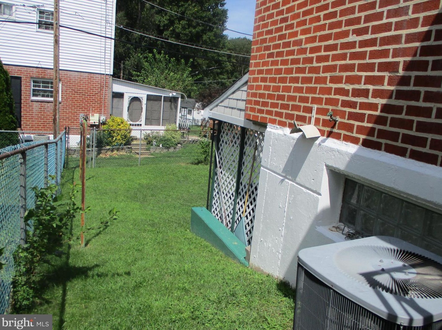 8730 Hargrave St, Philadelphia PA 19152-2134 exterior