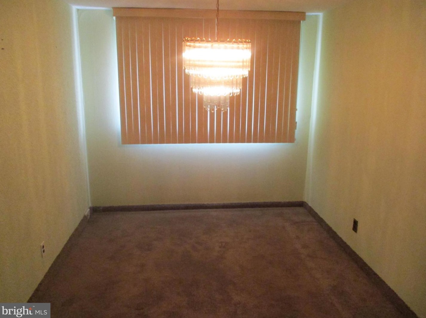 8730 Hargrave St, Philadelphia PA 19152-2134 exterior