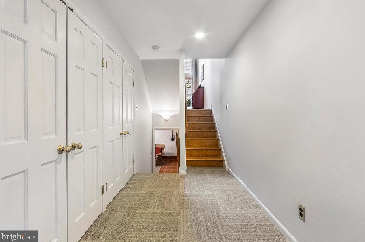 417 Taney St, Philadelphia PA  19146-1042 exterior