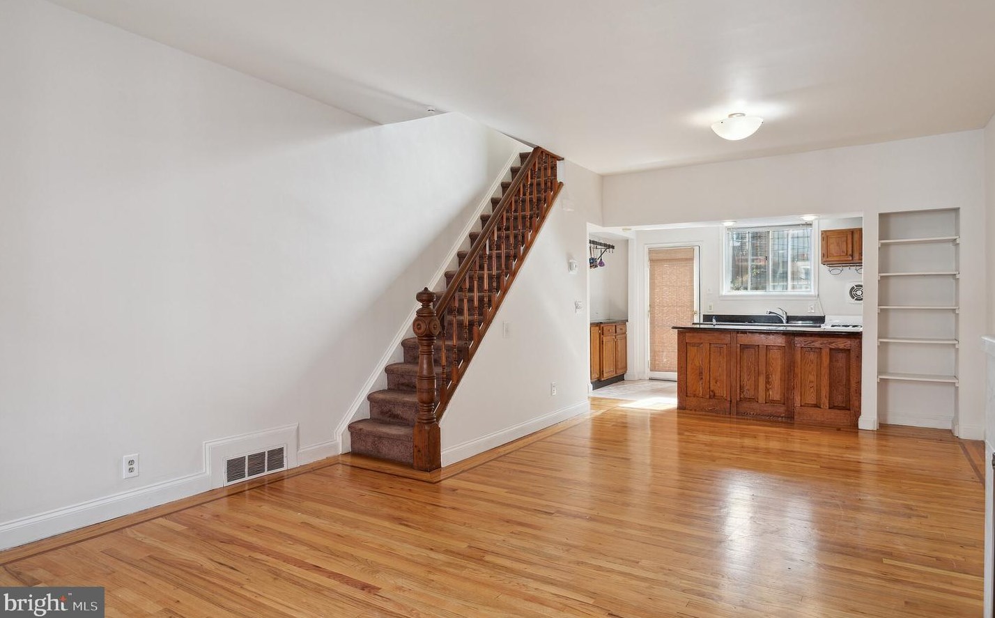 943 Bambrey St, Philadelphia PA  19130-1303 exterior