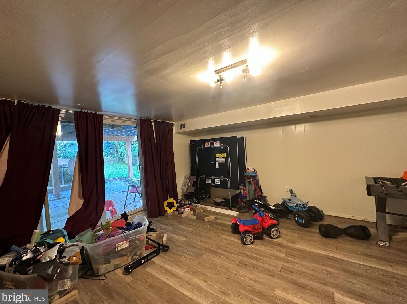 8805 Hargrave St, Philadelphia PA exterior