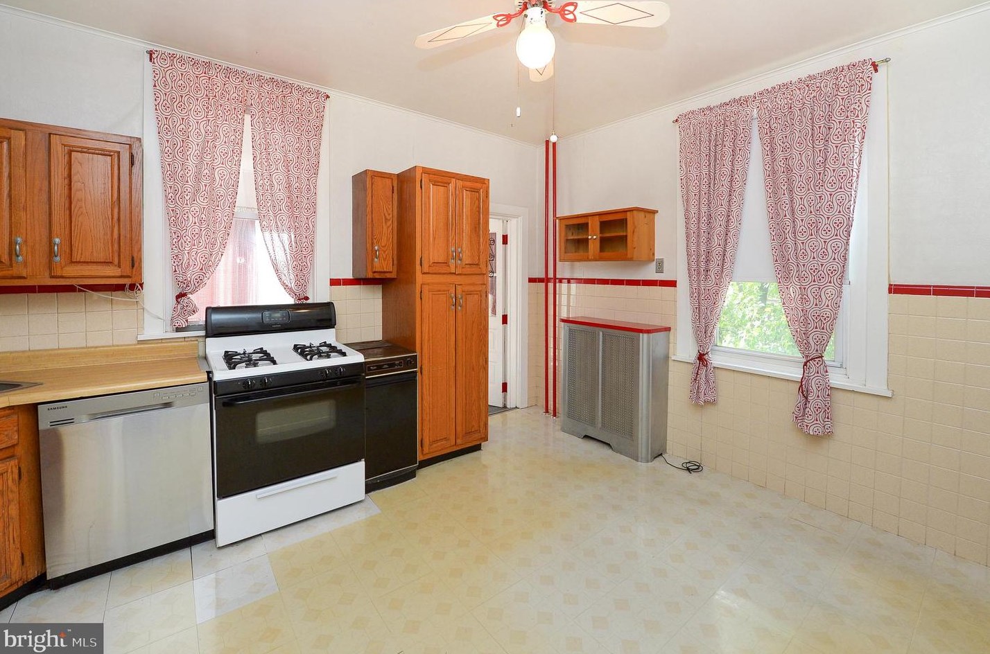 3374 Vaux St, Philadelphia PA 19129-1447 exterior