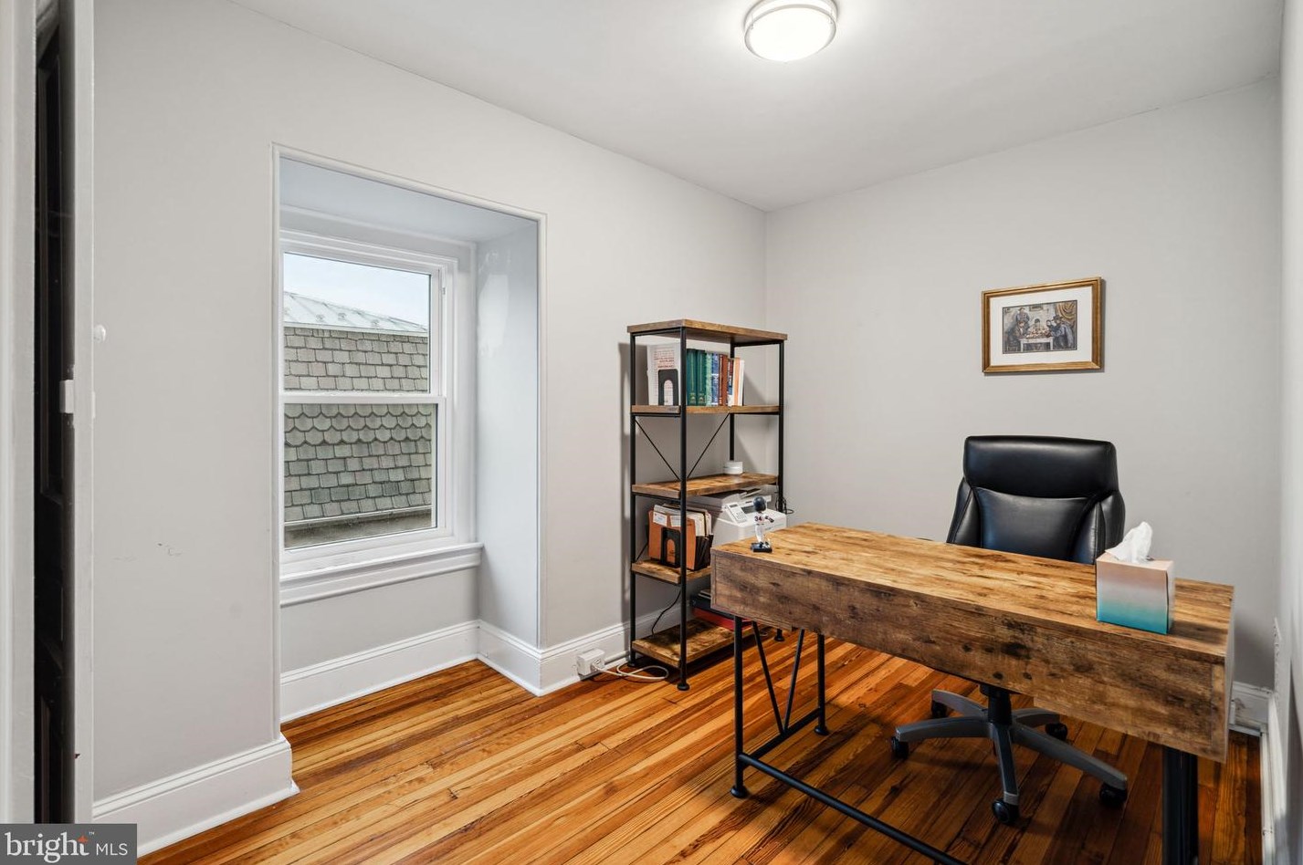 25 Gravers Ln, Philadelphia PA 19118-0041 exterior