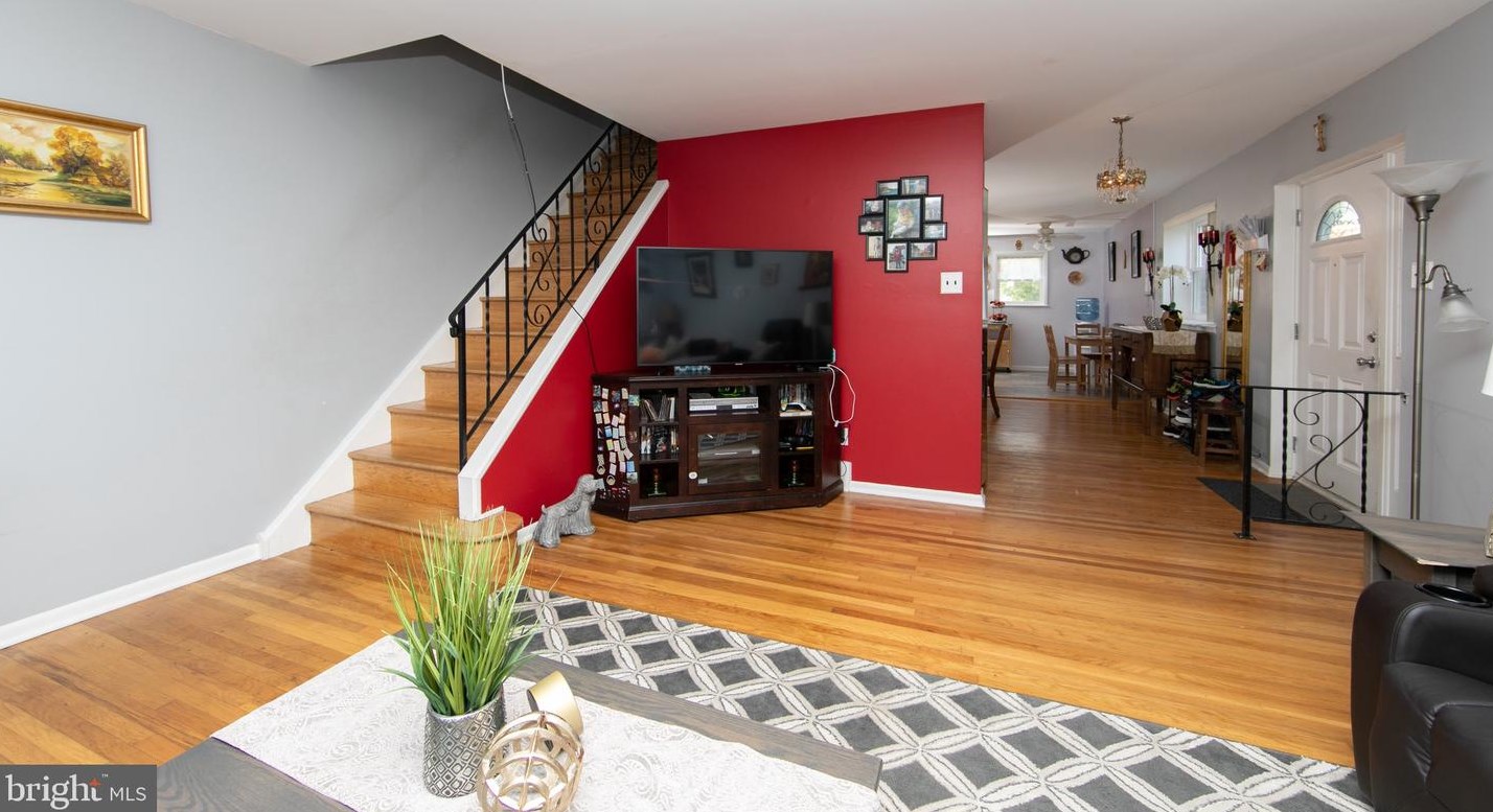 10927 Lockart Rd, Philadelphia PA  19116-3135 exterior