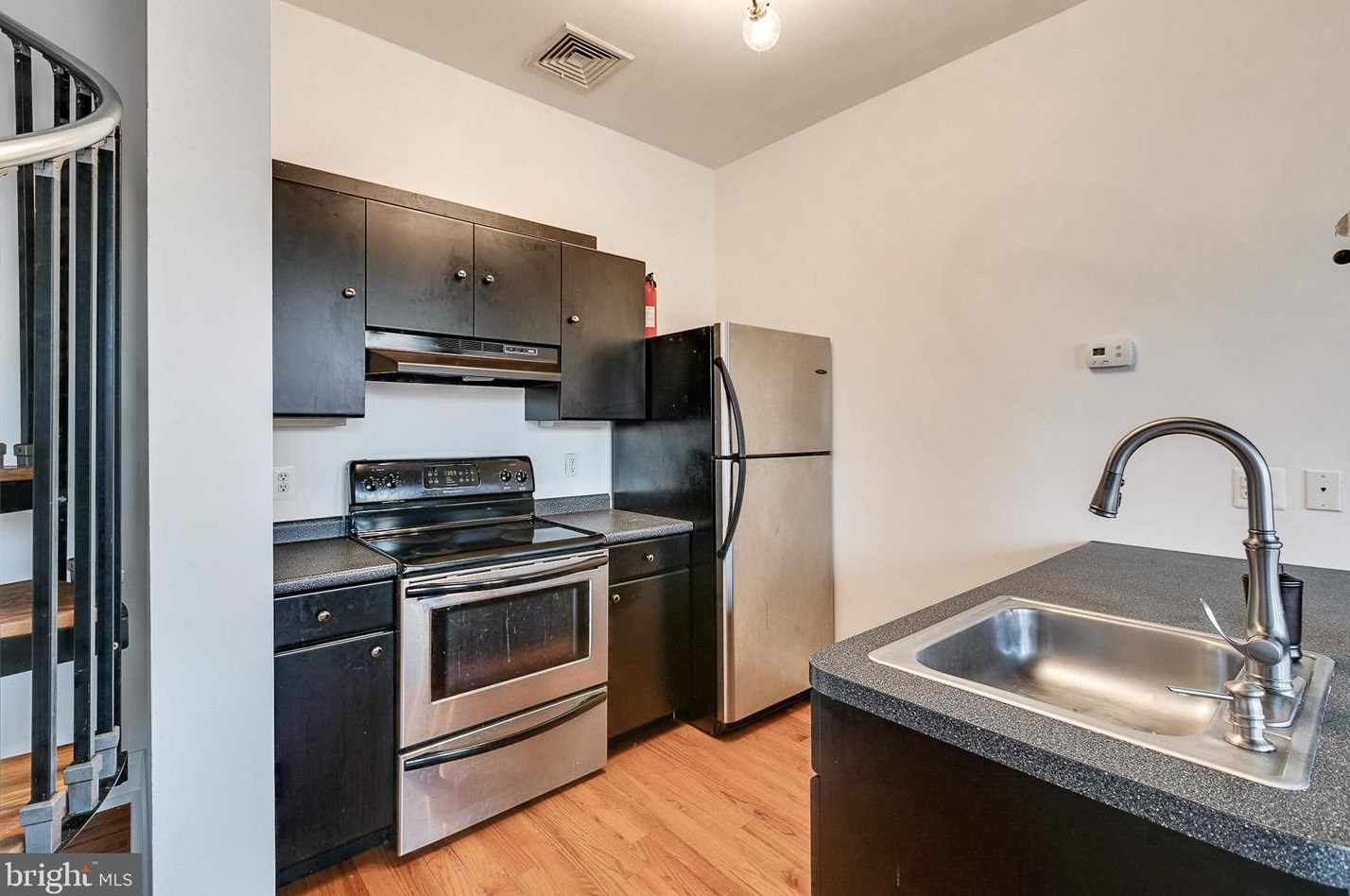 124 Quarry St, Philadelphia PA  19106-2007 exterior