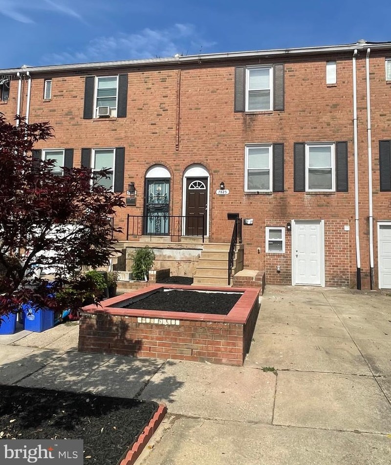 7825 Chelwynde Ave, Philadelphia PA 19153-1702 exterior