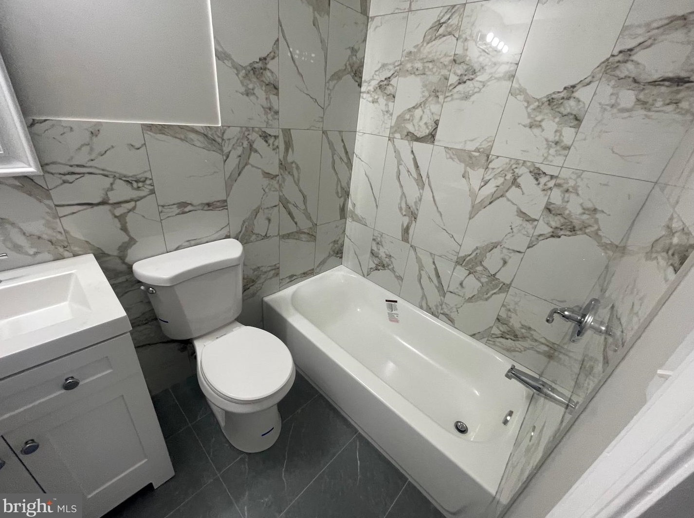 7825 Chelwynde Ave, Philadelphia PA 19153-1702 exterior