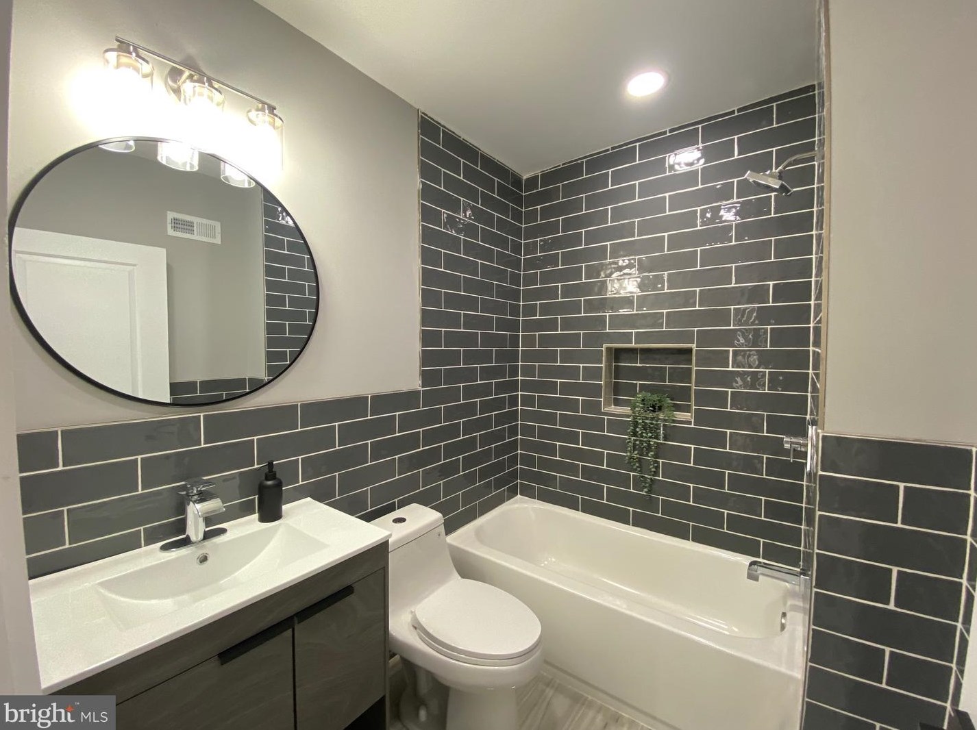 816 Stafford St, Philadelphia PA  19138-1724 exterior