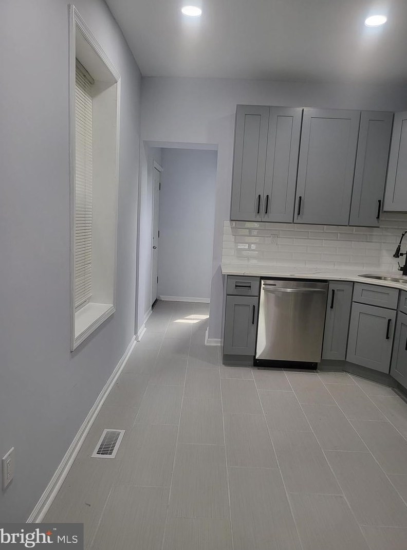 6164 Kingsessing Ave, Philadelphia PA  19142-2426 exterior