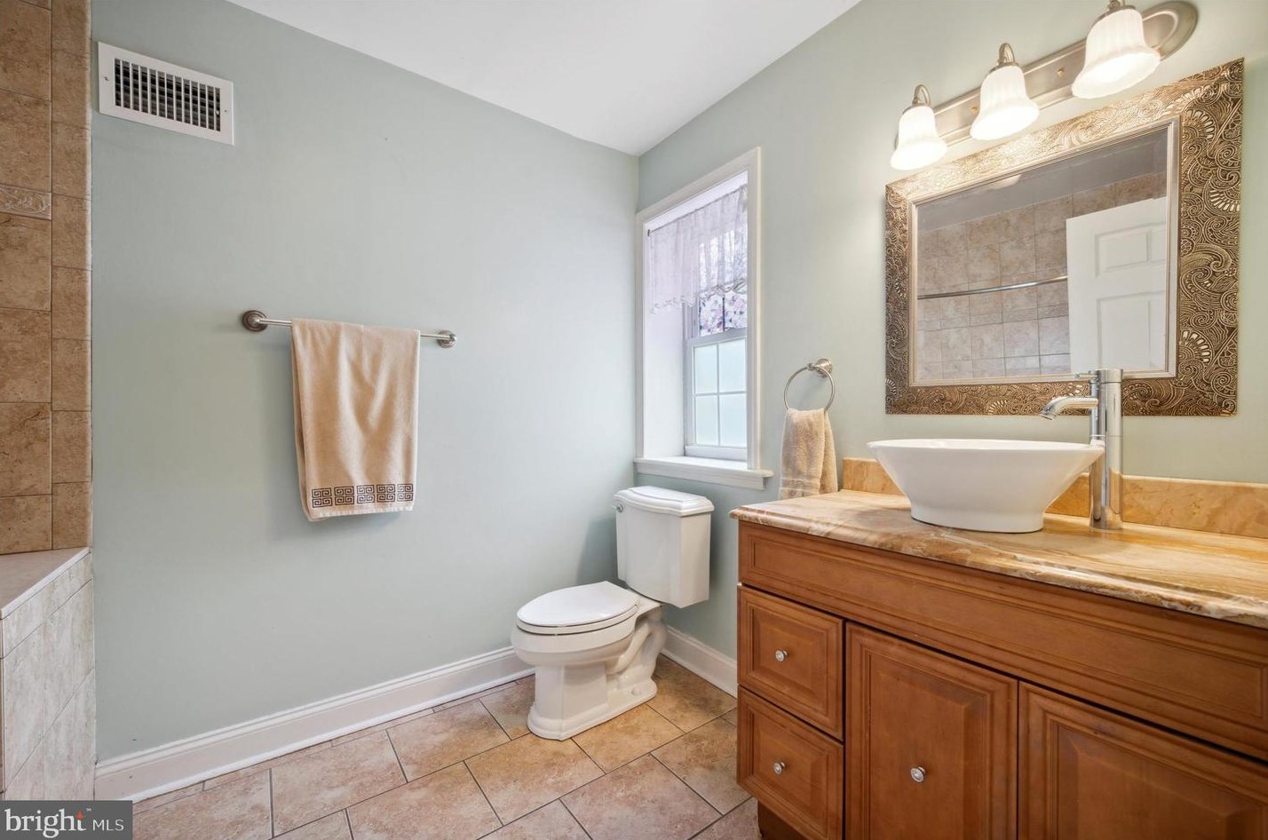 844 Bambrey St, Philadelphia PA 19146-4405 exterior