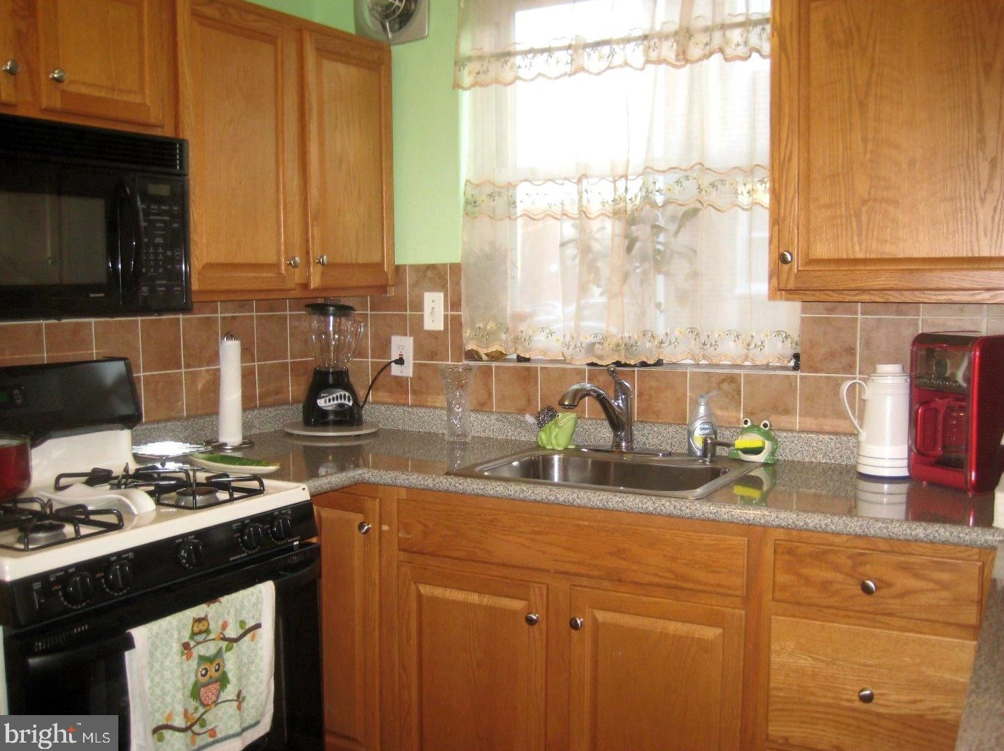 1334 Elbridge St, Philadelphia PA  19111-5511 exterior