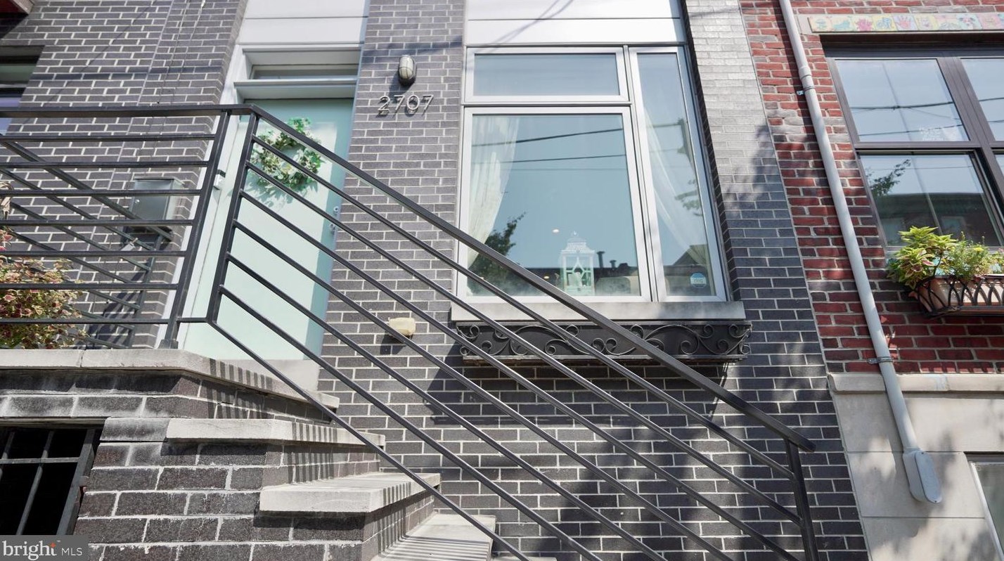 2707 Cambridge St, Philadelphia PA  19130-1206 exterior