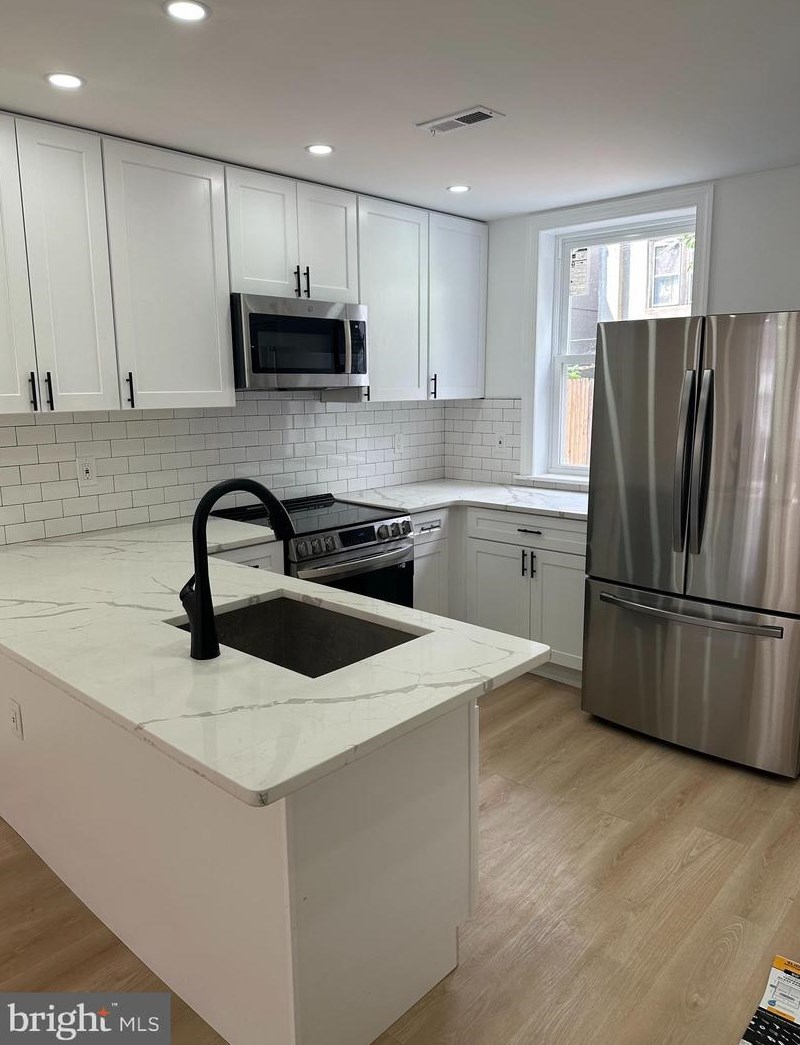1929 Titan St, Philadelphia PA  19146-2928 exterior