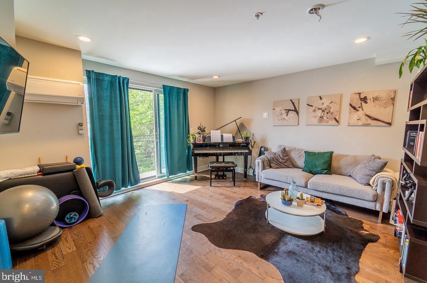 1250 25th St, Philadelphia PA 19121-4823 exterior