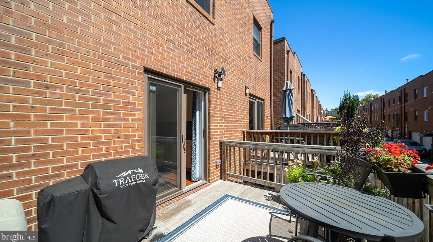 6254 Pine St, Philadelphia PA  19143-1028 exterior